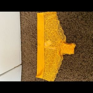 BRAND NEW VICTORIAS SECRET GOLD LACE CHEEKY